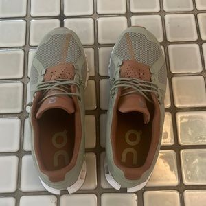 On Could- Cloud 5 –Worn once